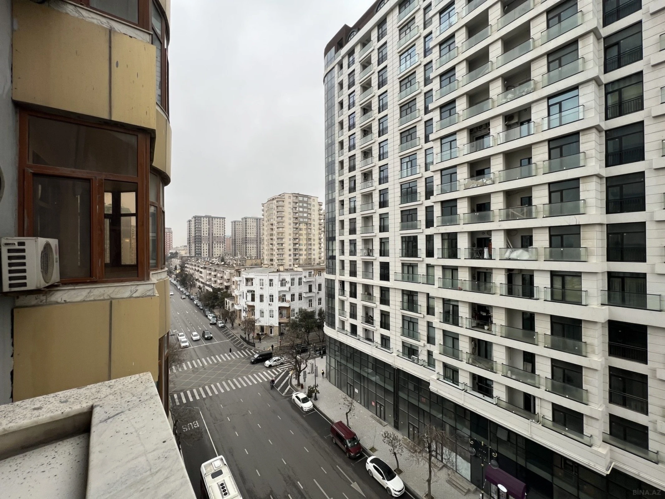 Satılır 4 otaqlı mənzil 223 m²