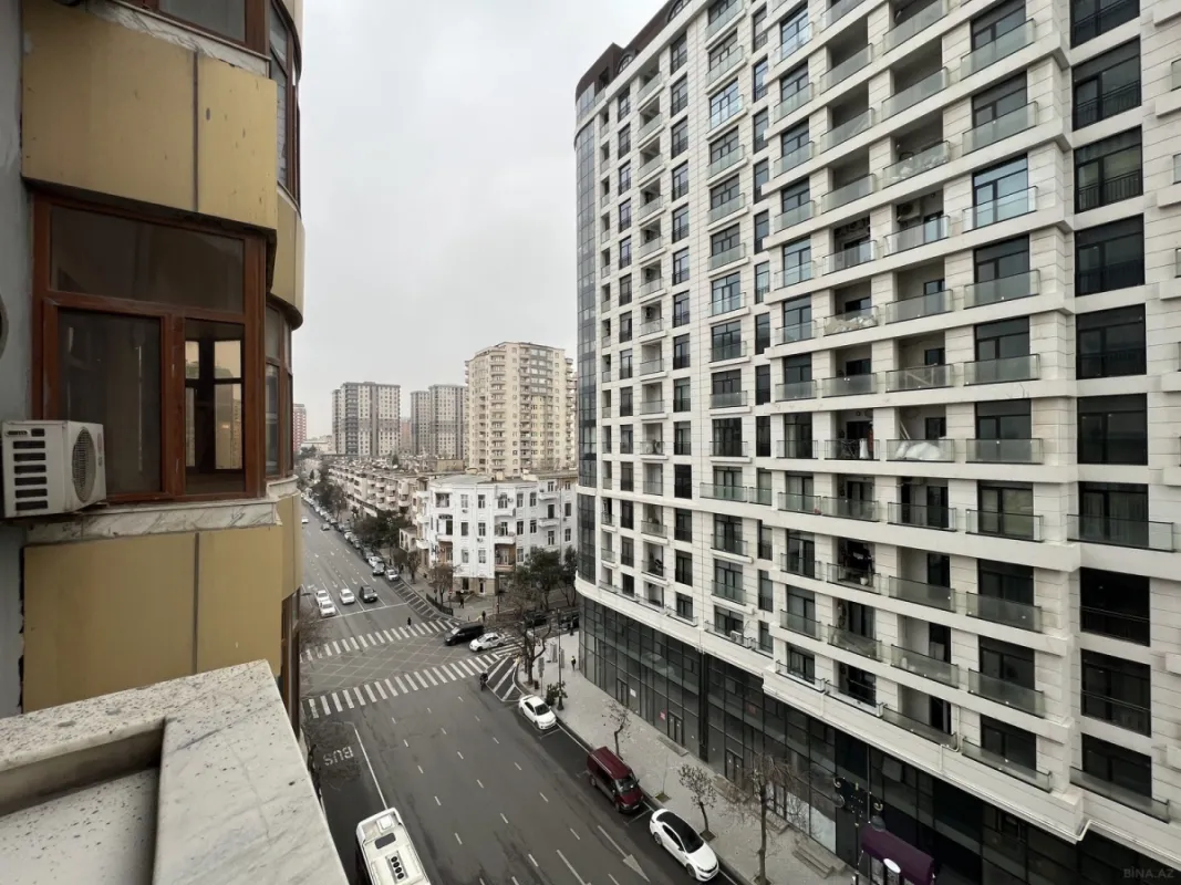 Satılır 4 otaqlı mənzil 223 m²
