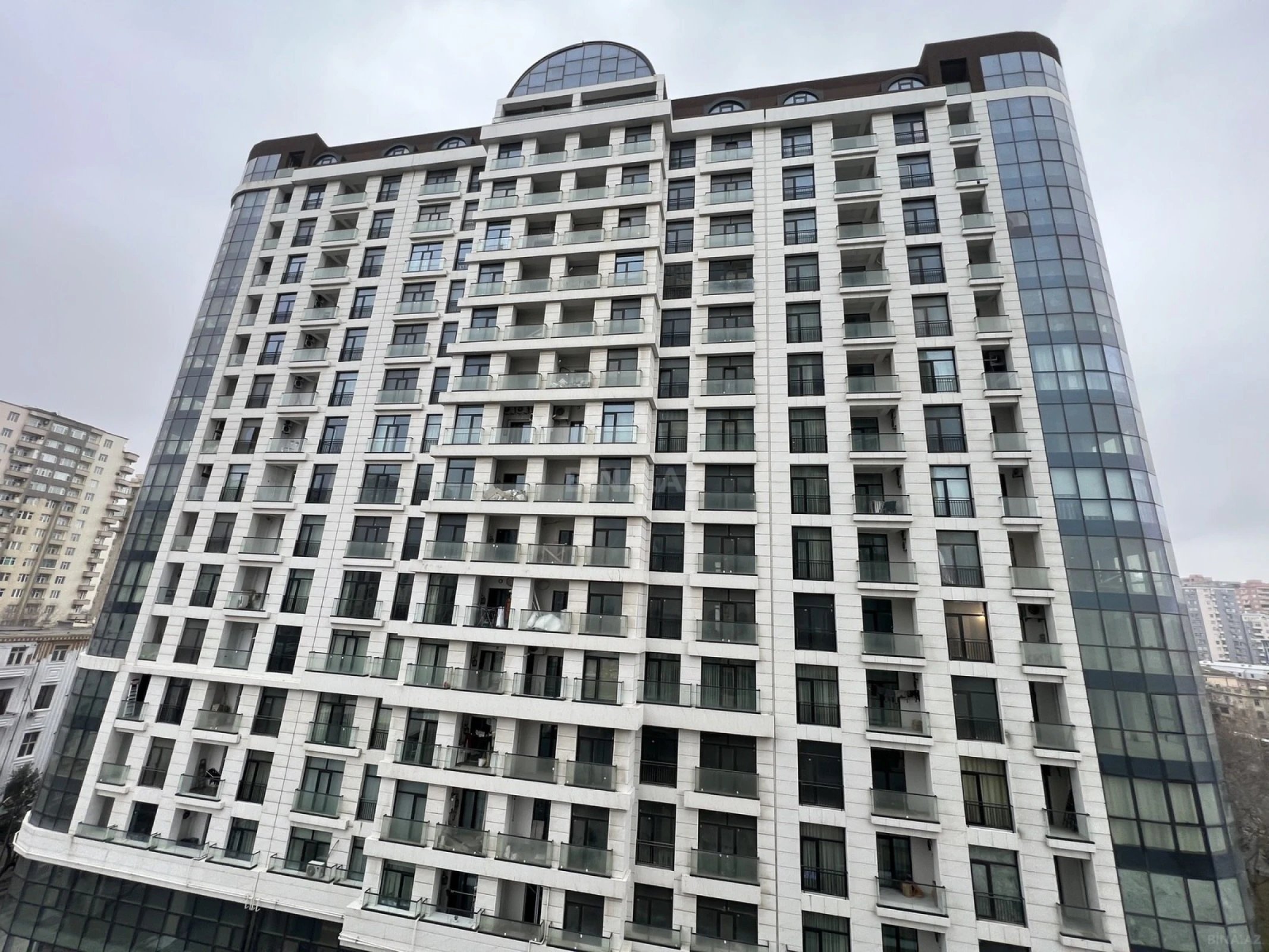 Satılır 4 otaqlı mənzil 223 m²