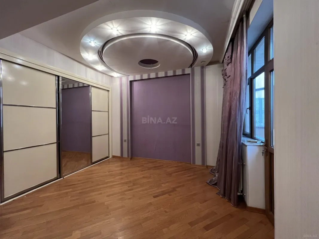 Satılır 4 otaqlı mənzil 223 m²