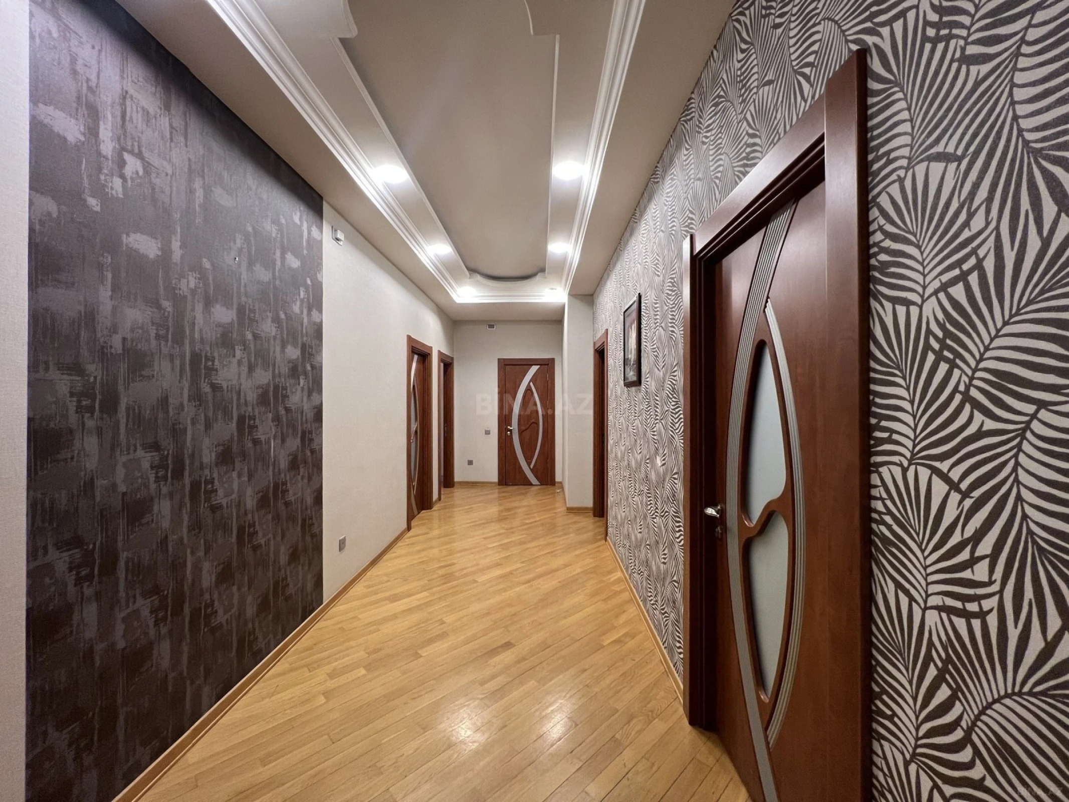 Satılır 4 otaqlı mənzil 223 m²