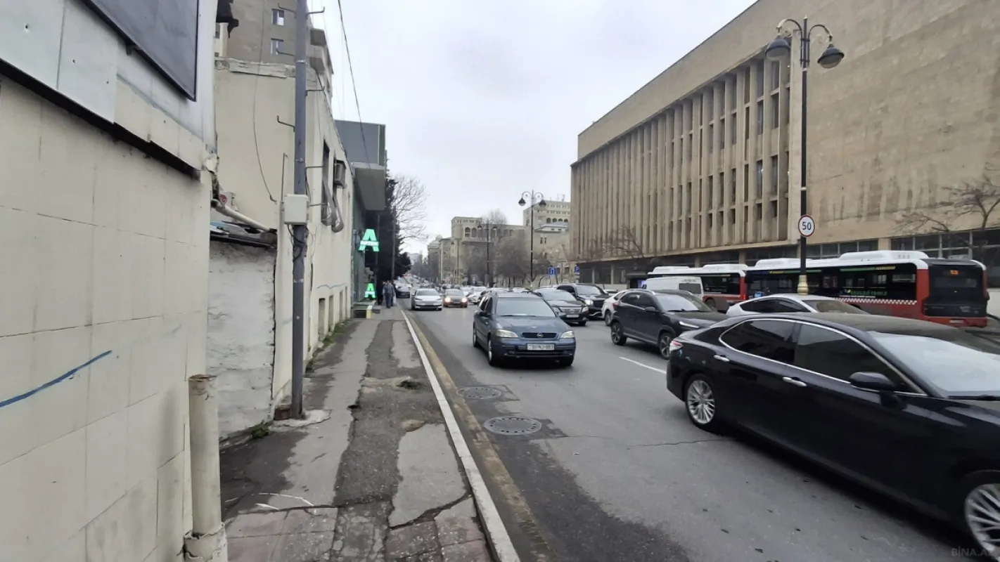 Kirayə verilir 1 otaqlı ofis 9 m²