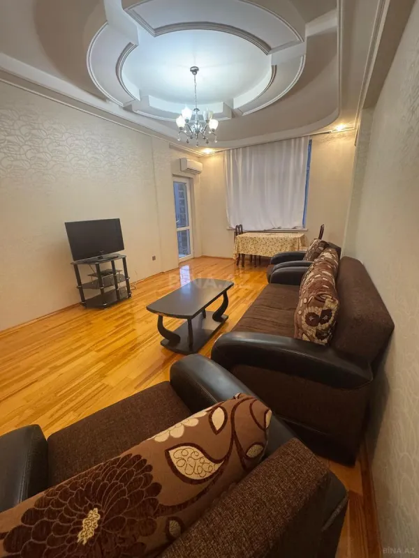 Kirayə verilir 2 otaqlı mənzil 91 m²