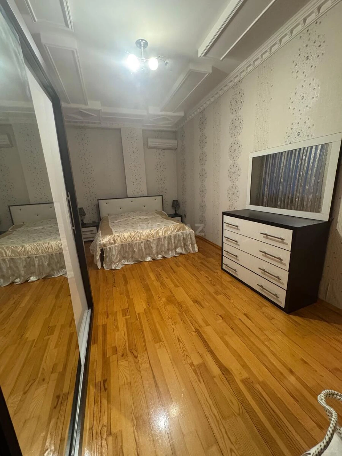 Kirayə verilir 2 otaqlı mənzil 91 m²