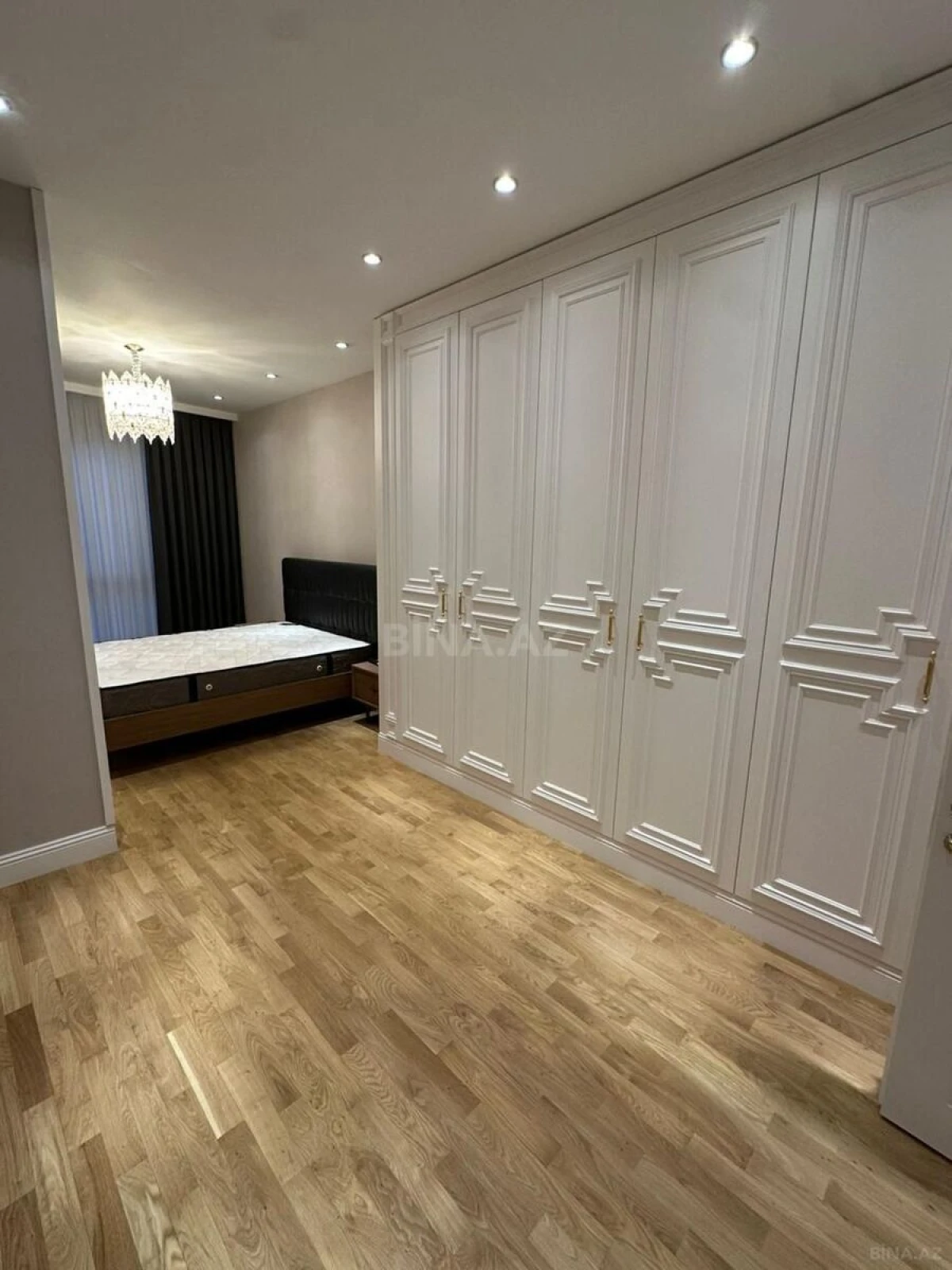 Kirayə verilir 4 otaqlı mənzil 170 m²