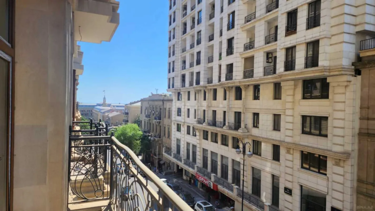 Satılır 3 otaqlı mənzil 105 m²