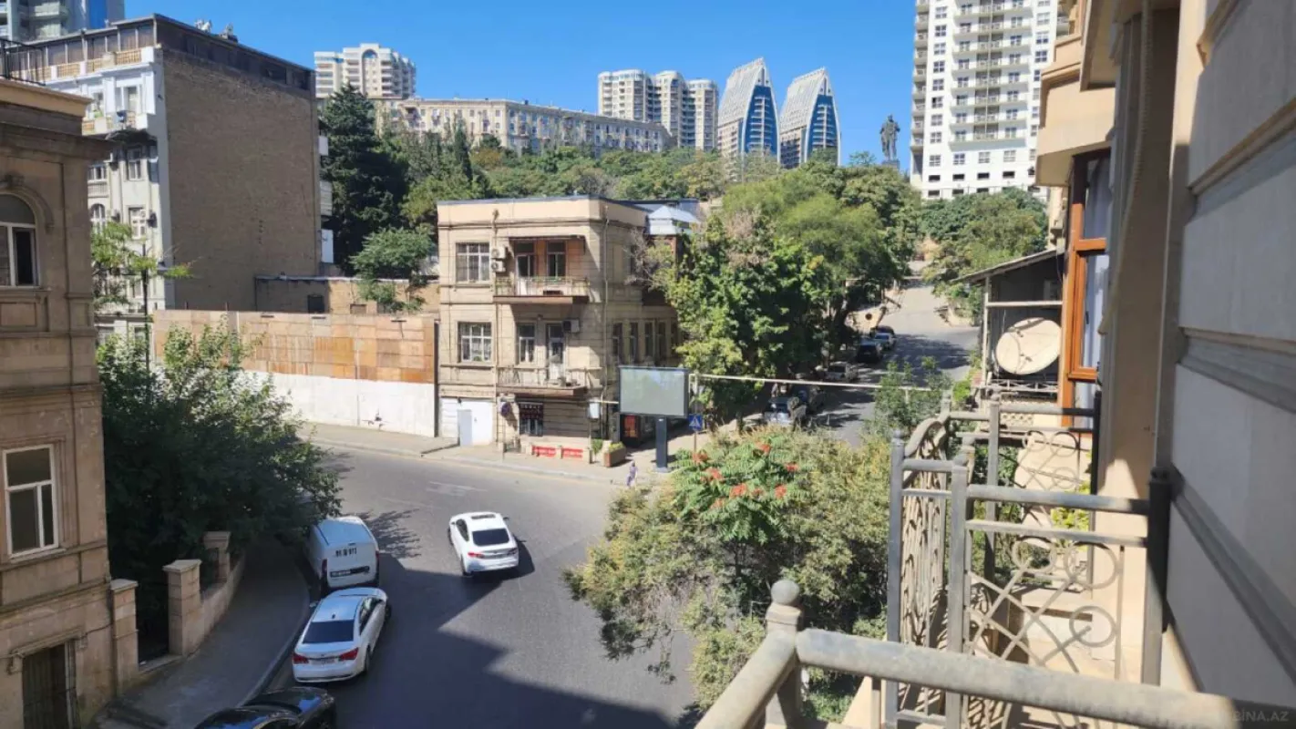 Satılır 3 otaqlı mənzil 105 m²
