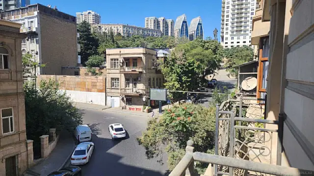 Satılır 3 otaqlı mənzil 105 m²