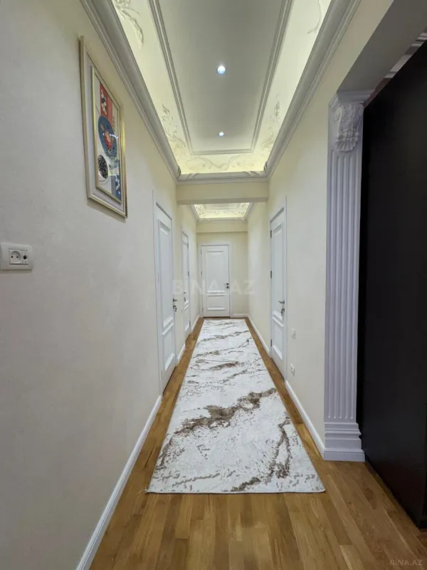 Satılır 4 otaqlı mənzil 220 m²