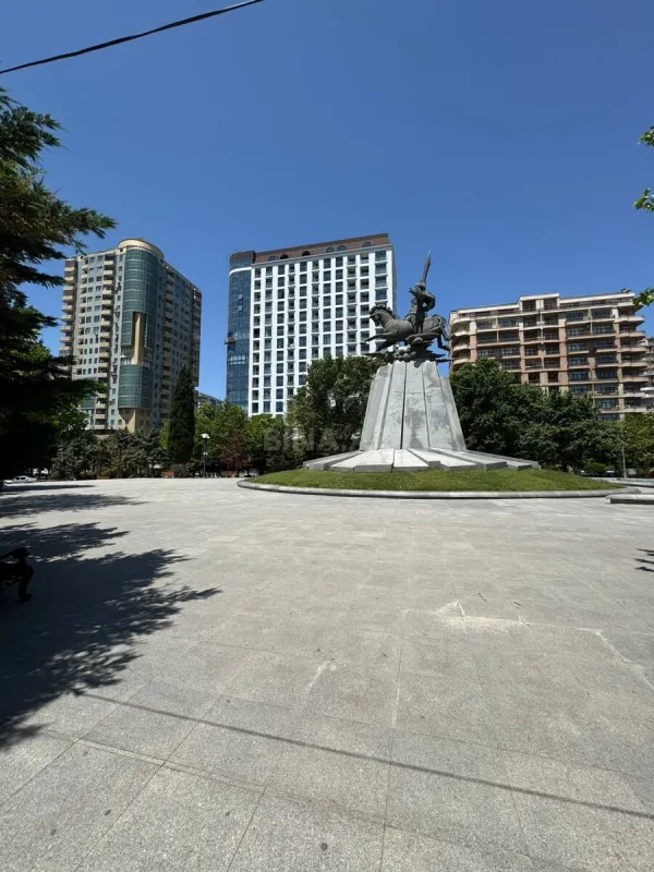 Satılır 3 otaqlı mənzil 146 m²