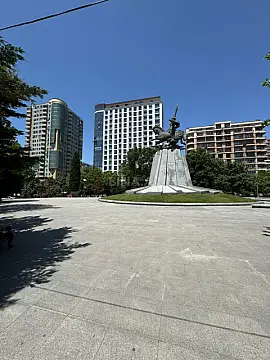 Satılır 3 otaqlı mənzil 146 m²