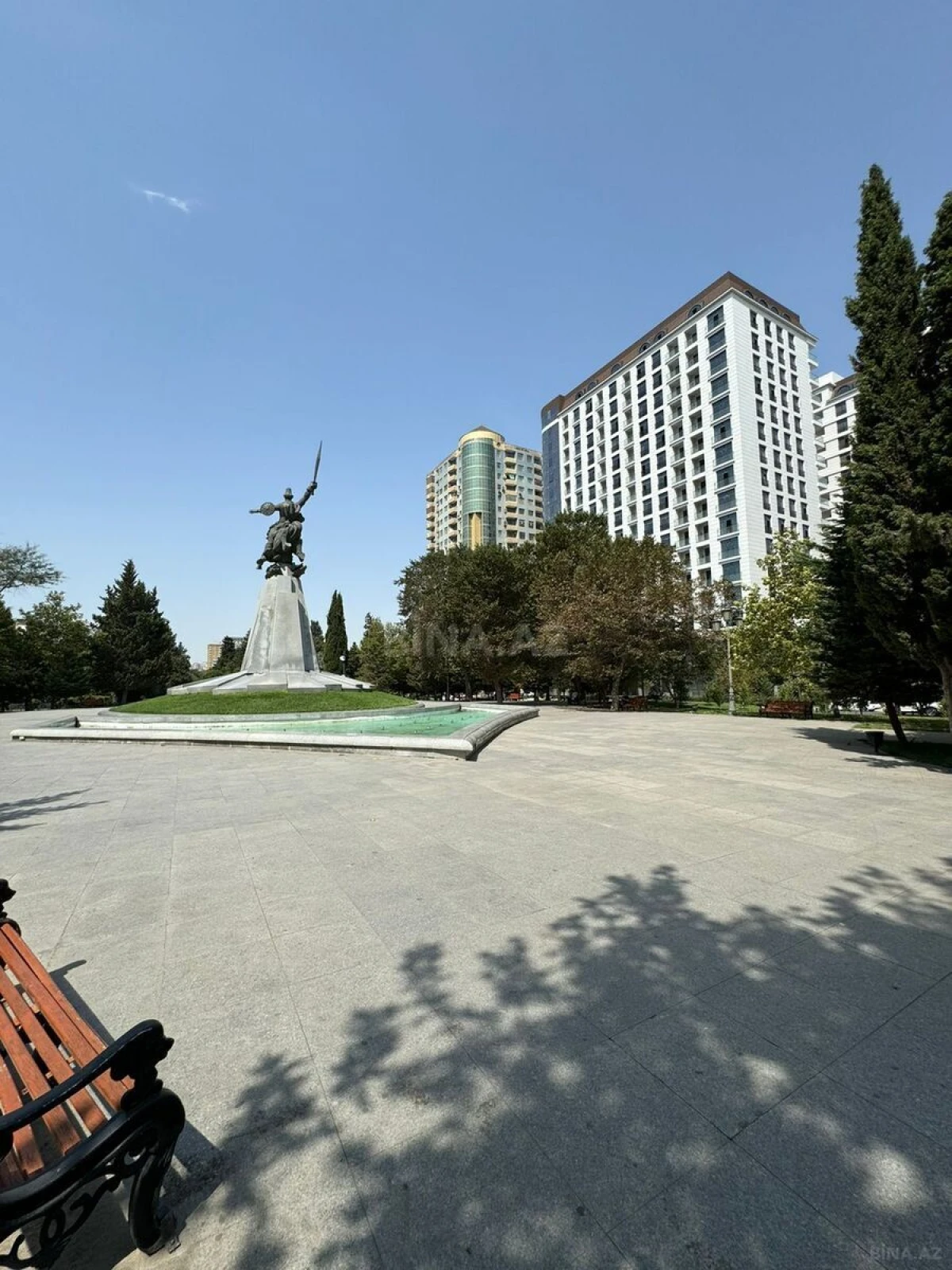 Satılır 3 otaqlı mənzil 146 m²