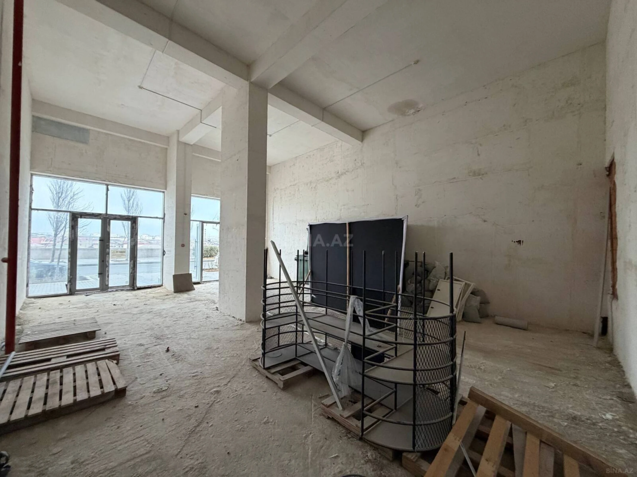 Satılır obyekt 168 m²