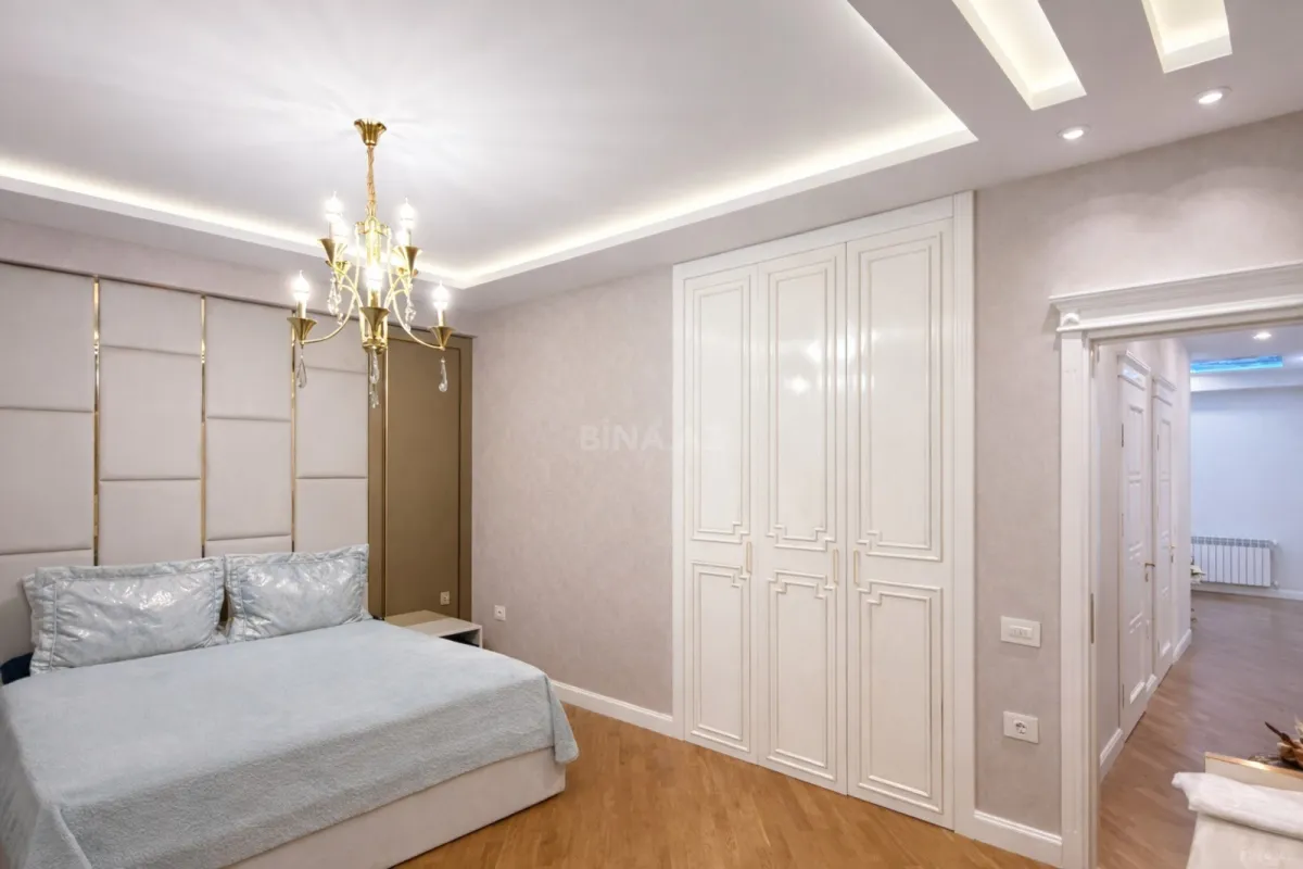 Satılır 3 otaqlı mənzil 135 m²