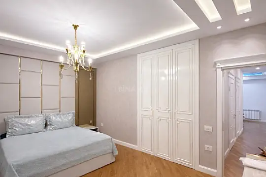 Satılır 3 otaqlı mənzil 135 m²
