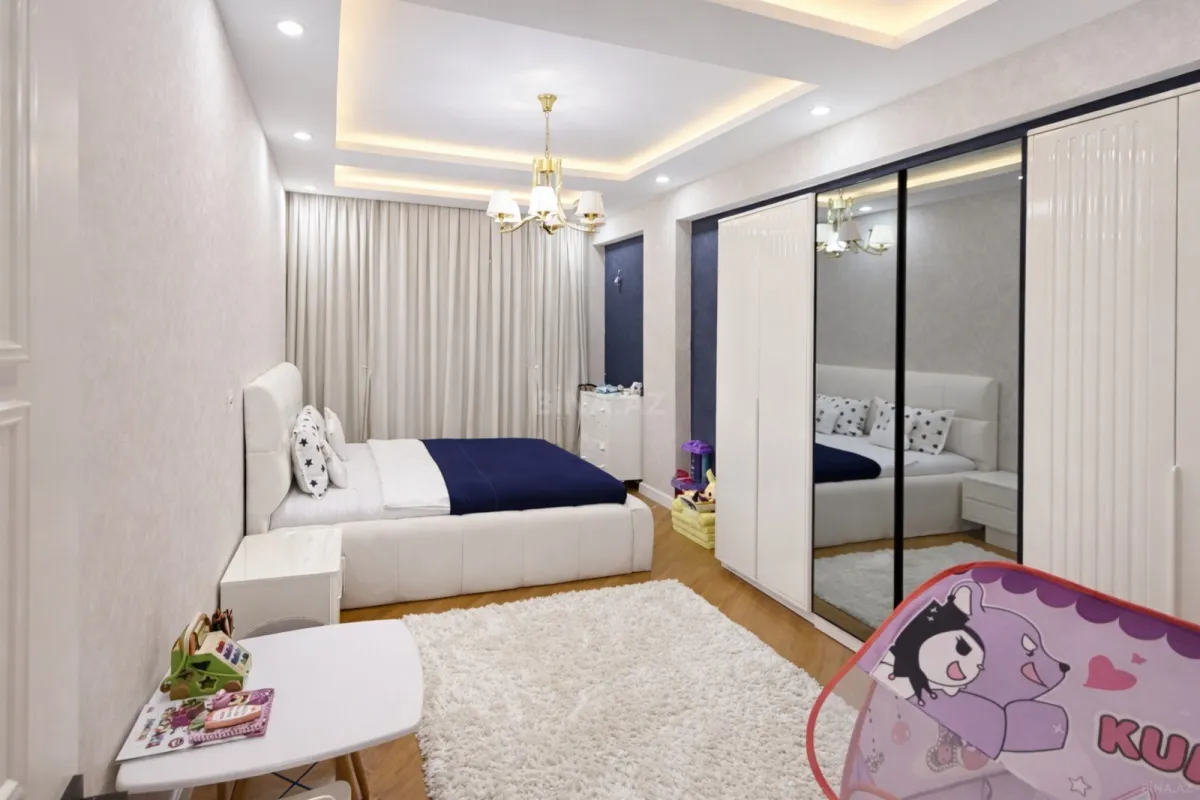 Satılır 3 otaqlı mənzil 135 m²