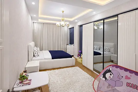 Satılır 3 otaqlı mənzil 135 m²