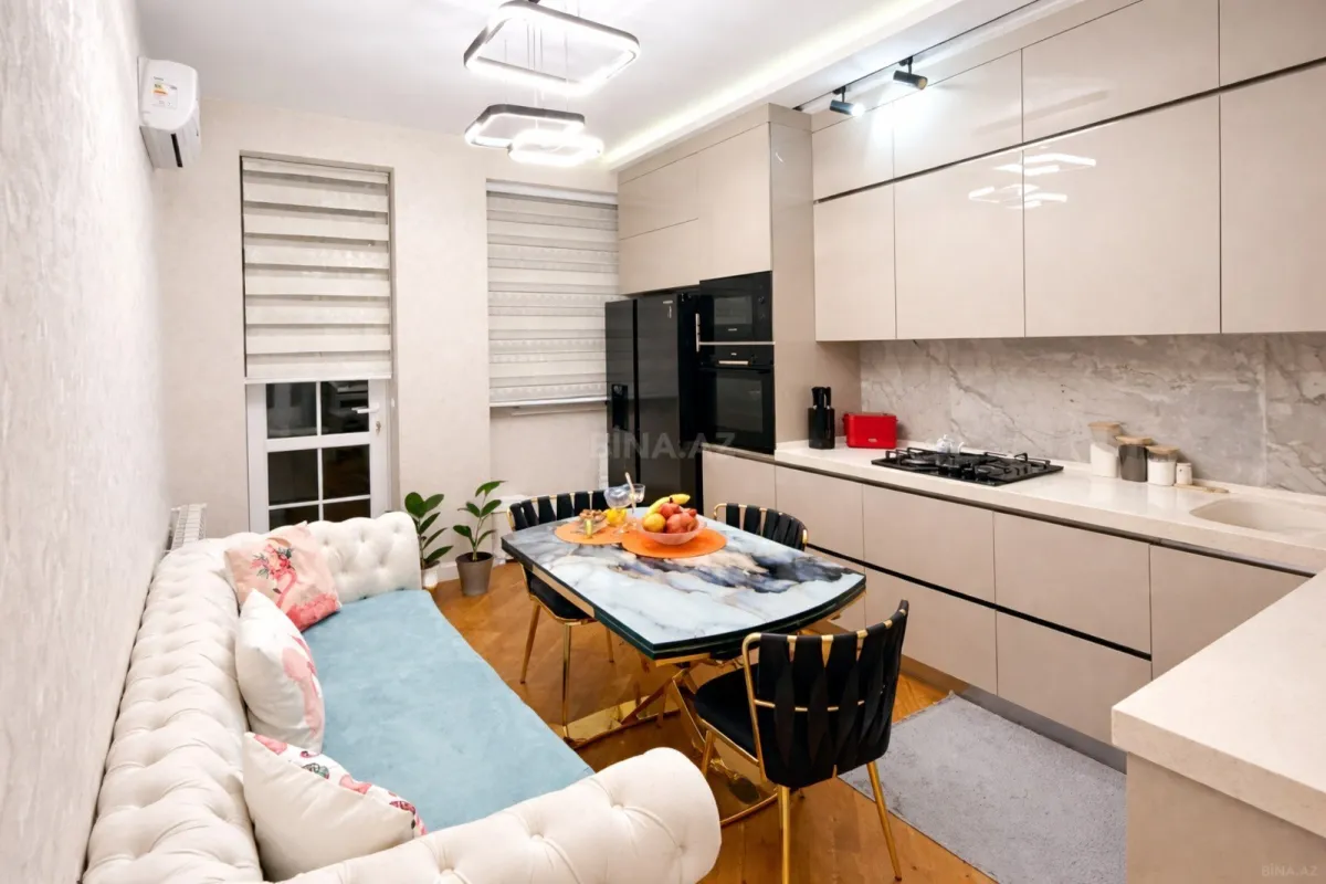 Satılır 3 otaqlı mənzil 135 m²