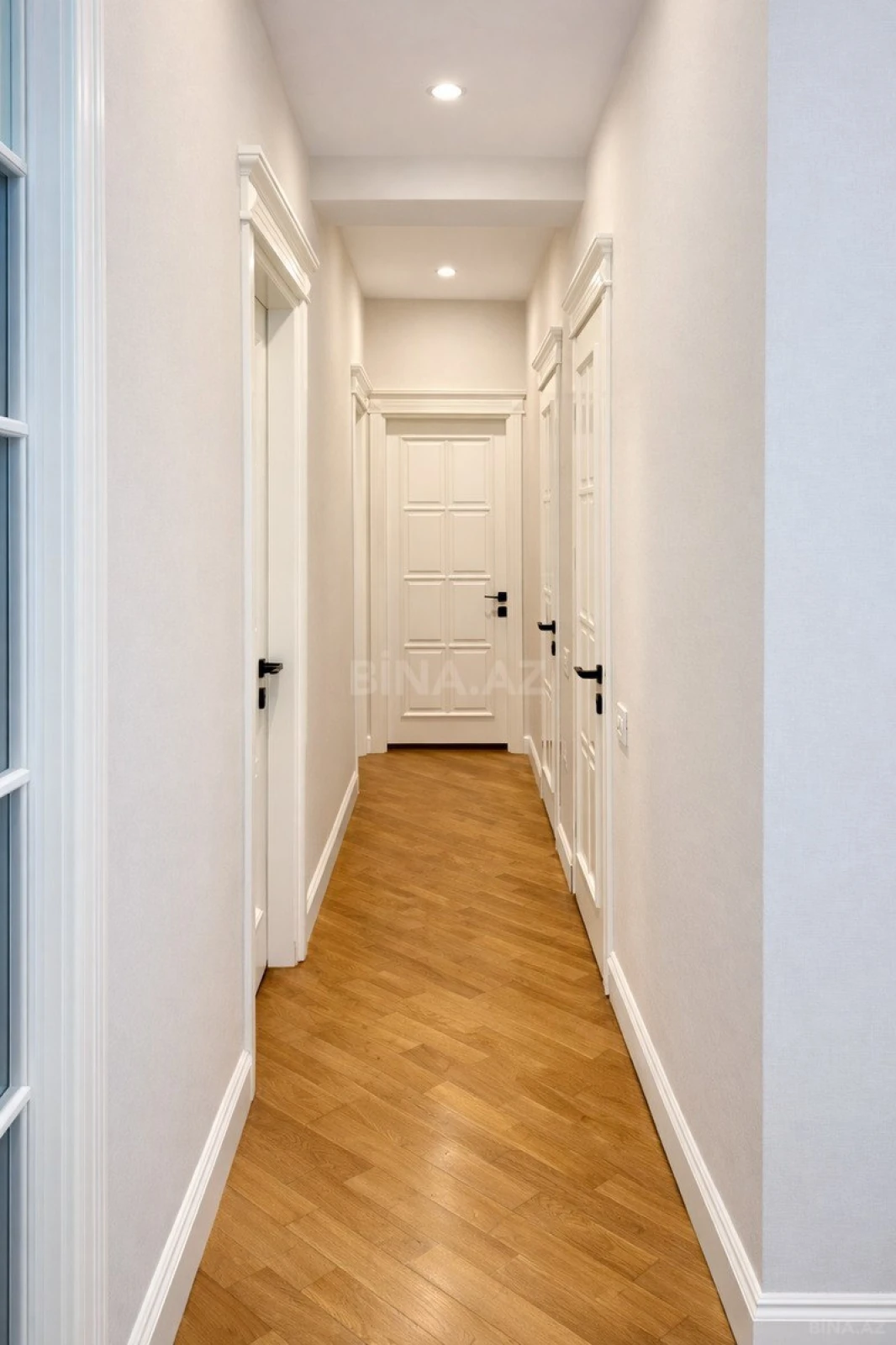 Satılır 3 otaqlı mənzil 135 m²