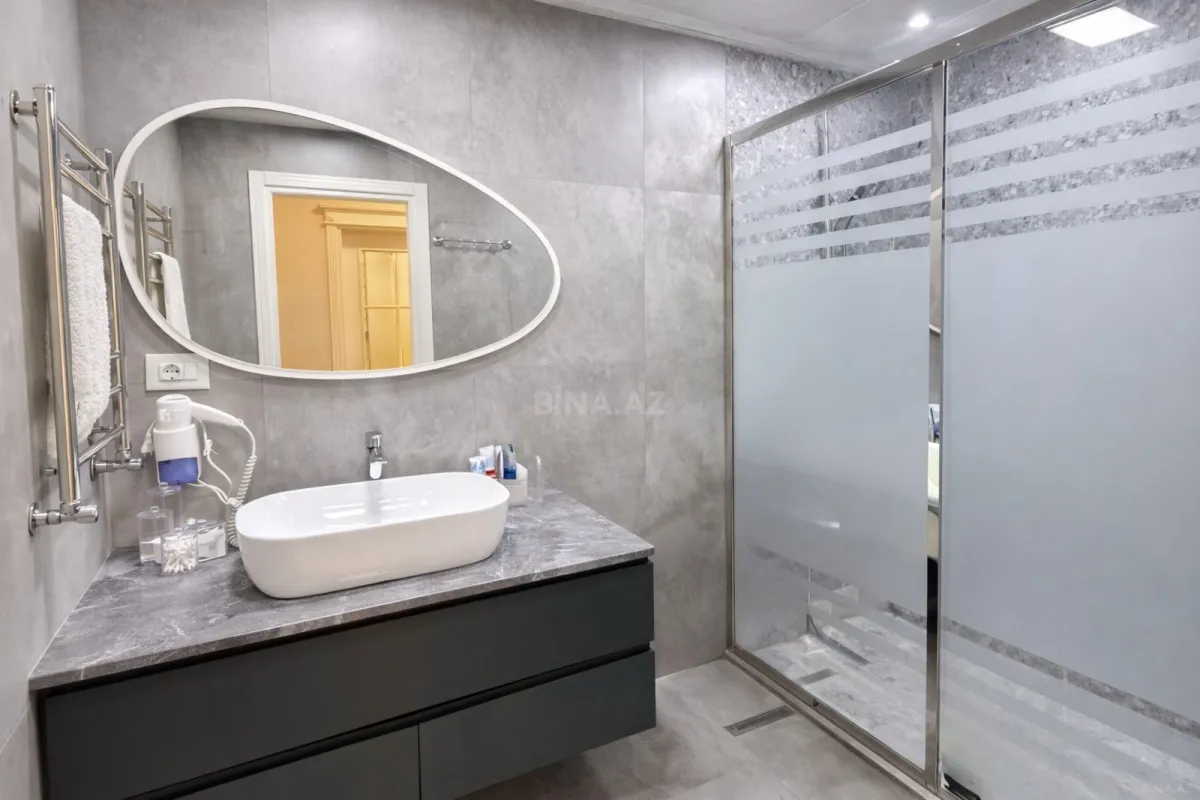 Satılır 3 otaqlı mənzil 135 m²