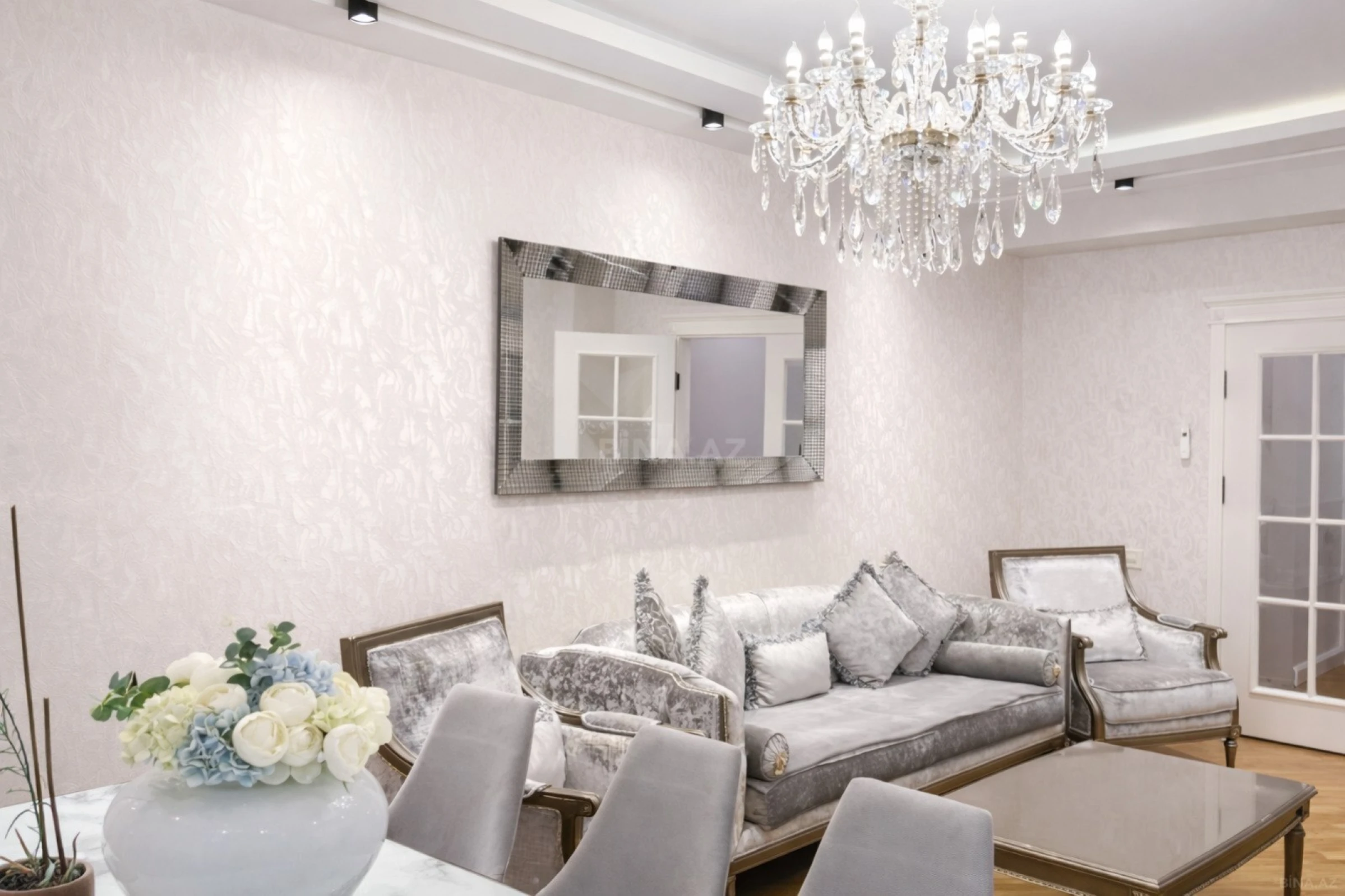 Satılır 3 otaqlı mənzil 135 m²