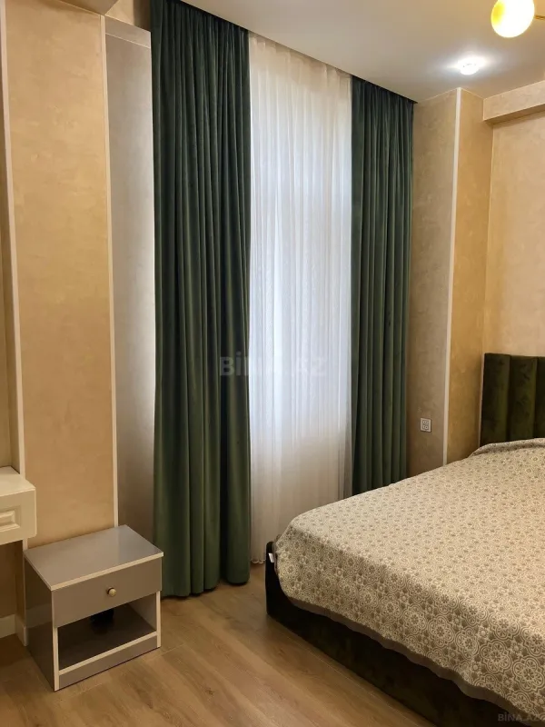 Satılır 4 otaqlı mənzil 135 m²