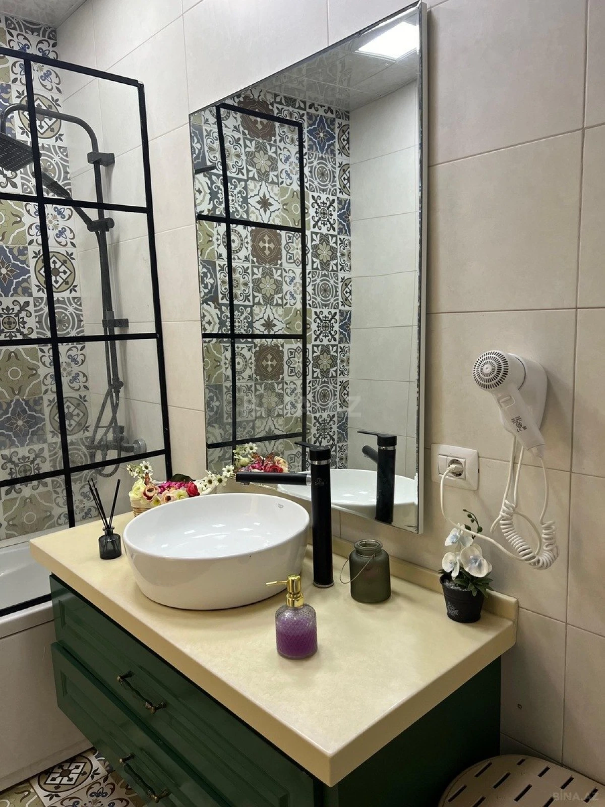 Satılır 4 otaqlı mənzil 135 m²