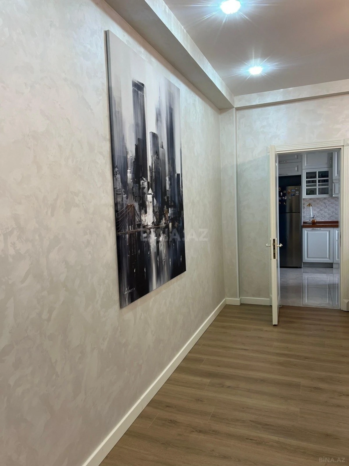 Satılır 4 otaqlı mənzil 135 m²