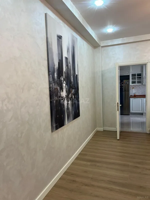 Satılır 4 otaqlı mənzil 135 m²