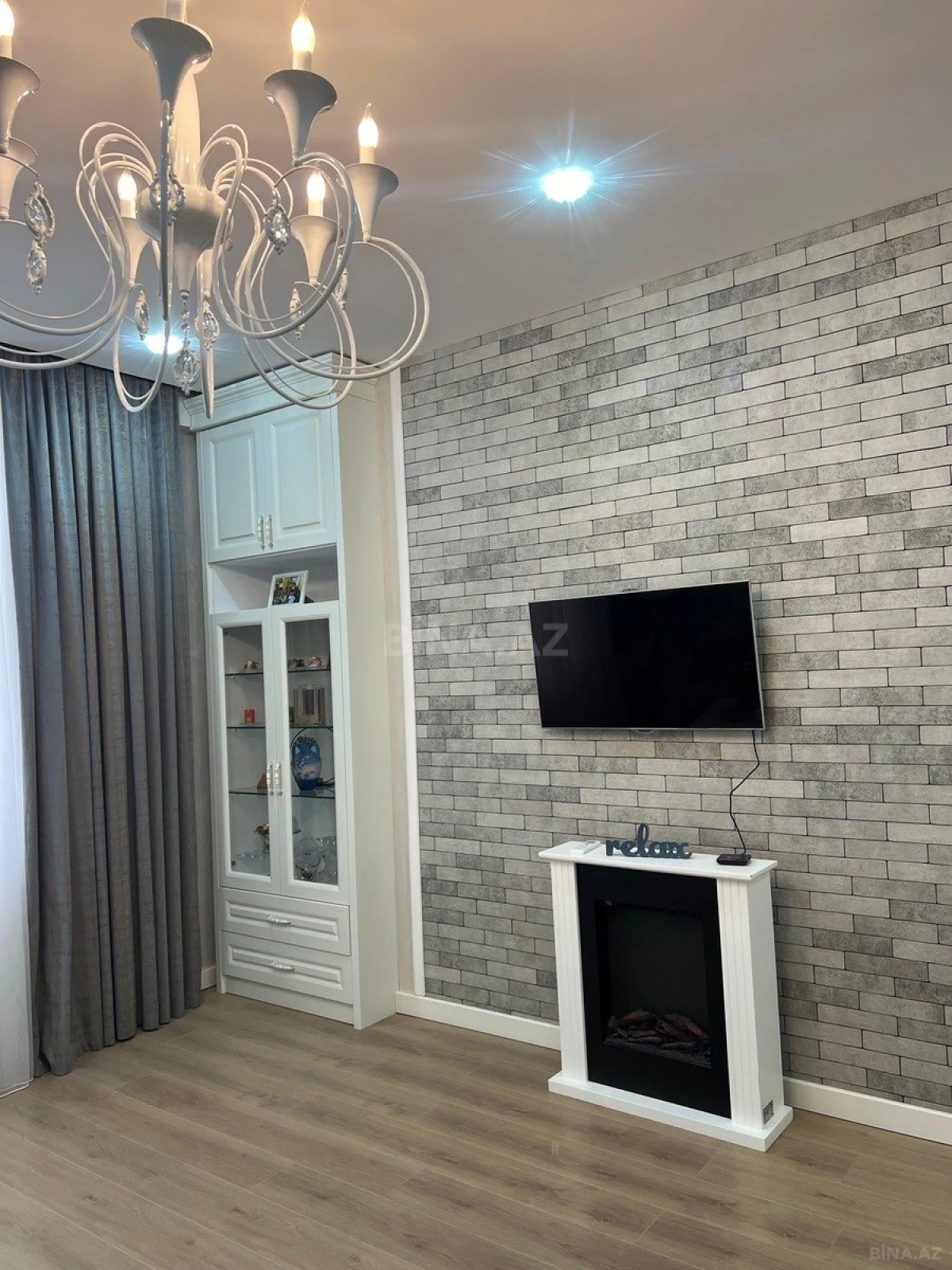 Satılır 4 otaqlı mənzil 135 m²