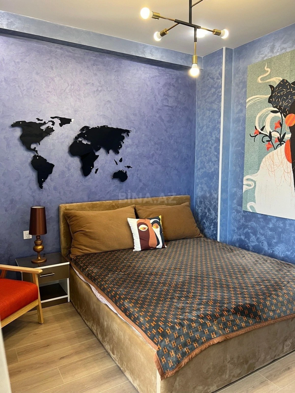 Satılır 4 otaqlı mənzil 135 m²