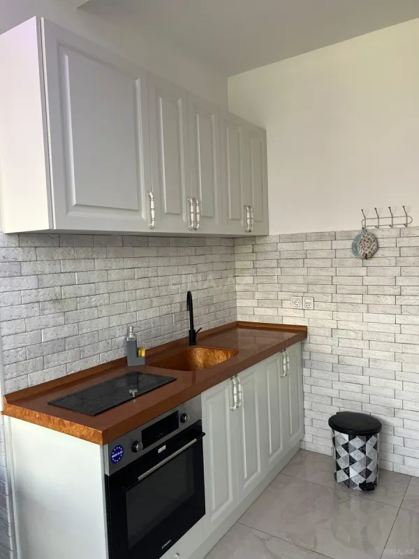 Satılır 4 otaqlı mənzil 135 m²