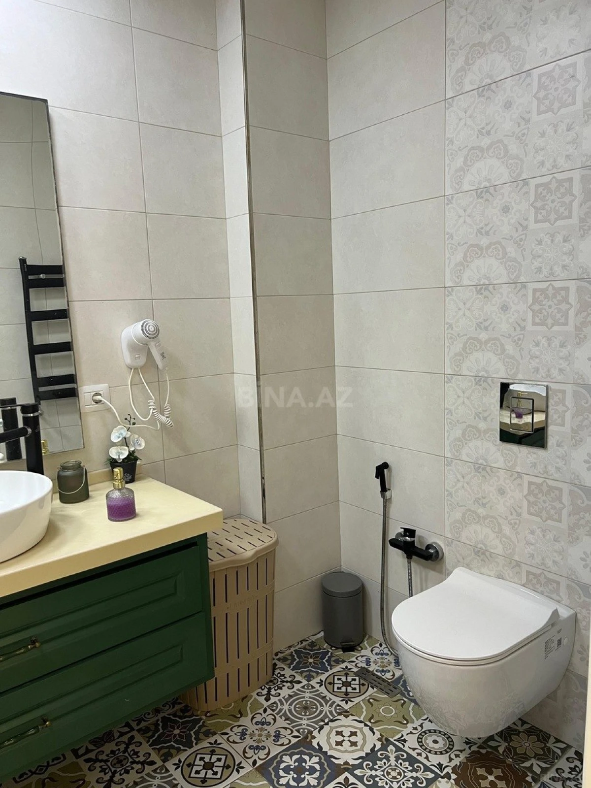 Satılır 4 otaqlı mənzil 135 m²
