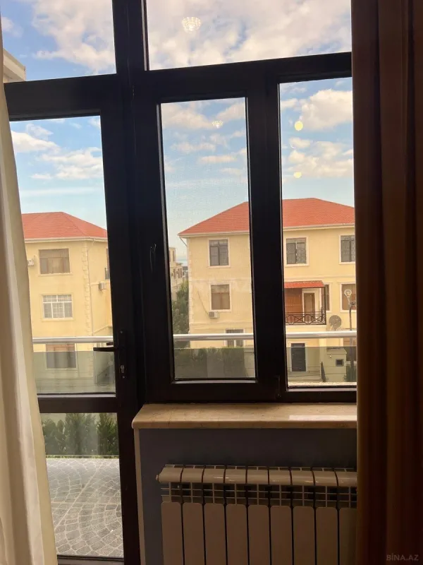 Satılır 4 otaqlı mənzil 135 m²