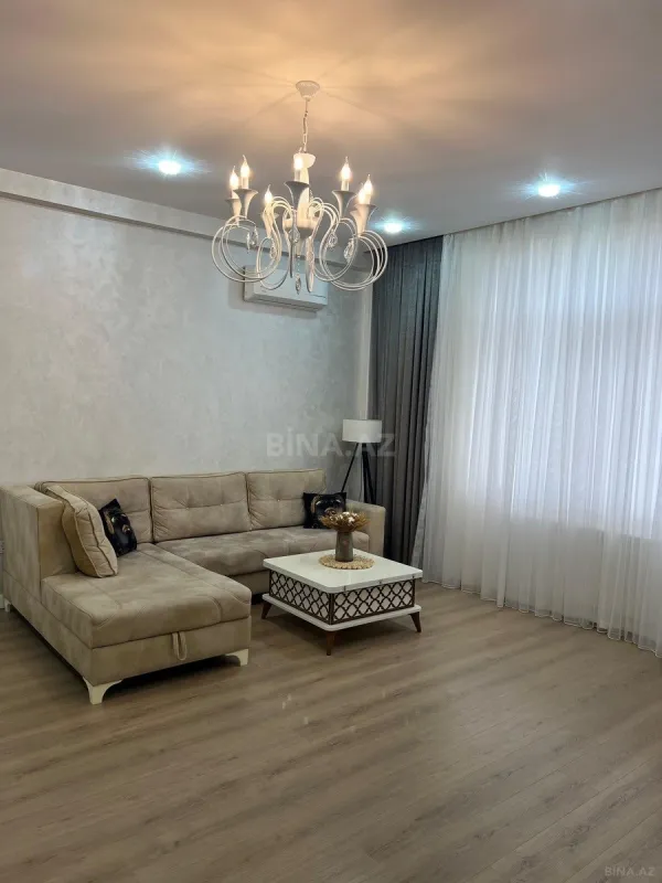 Satılır 4 otaqlı mənzil 135 m²