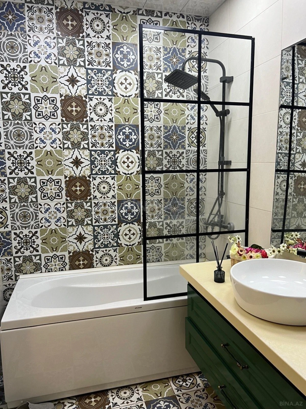 Satılır 4 otaqlı mənzil 135 m²