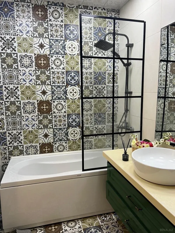 Satılır 4 otaqlı mənzil 135 m²