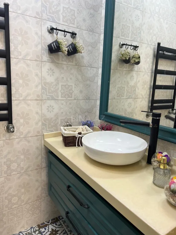 Satılır 4 otaqlı mənzil 135 m²