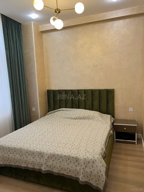 Satılır 4 otaqlı mənzil 135 m²