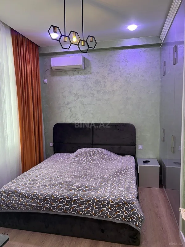 Satılır 4 otaqlı mənzil 135 m²