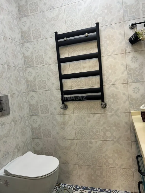 Satılır 4 otaqlı mənzil 135 m²