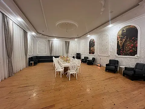 Kirayə verilir 10 otaqlı həyət evi 300 m²