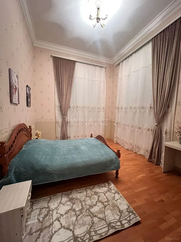 Kirayə verilir 10 otaqlı həyət evi 300 m²
