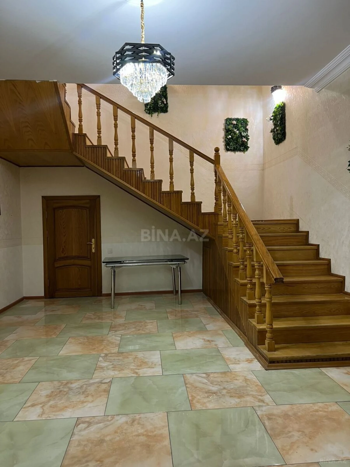 Kirayə verilir 10 otaqlı həyət evi 300 m²