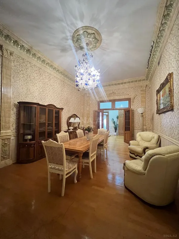 Kirayə verilir 10 otaqlı həyət evi 300 m²