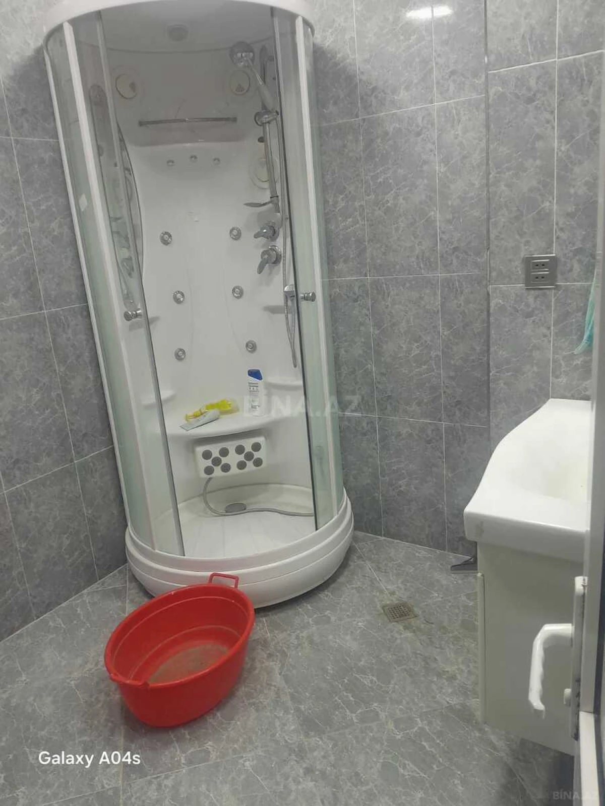 Kirayə verilir 4 otaqlı mənzil 105 m²