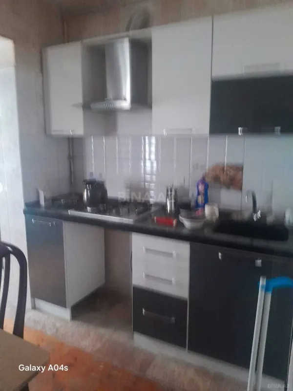 Kirayə verilir 4 otaqlı mənzil 105 m²