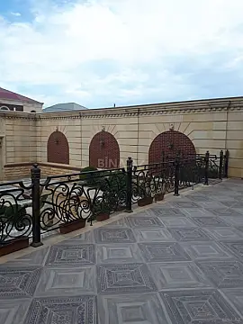 Satılır 8 otaqlı həyət evi 650 m²