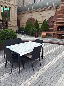 Satılır 8 otaqlı həyət evi 650 m²
