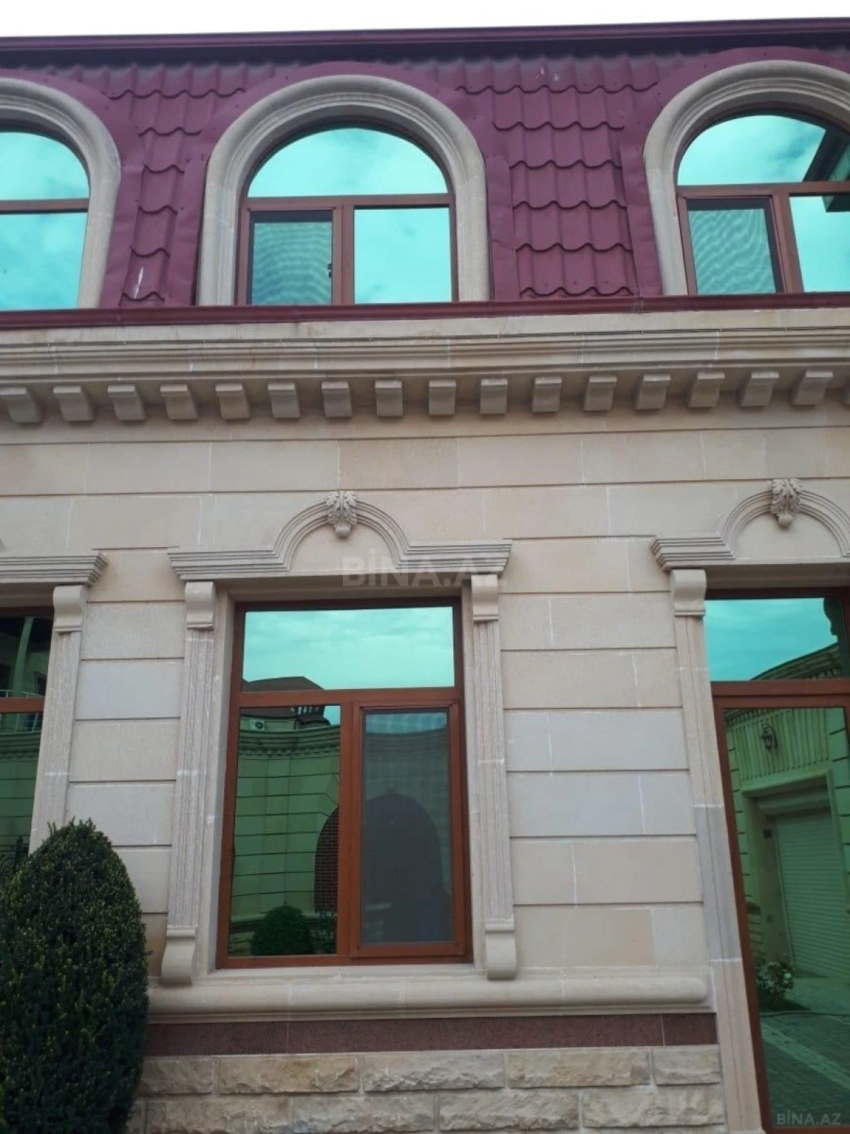 Satılır 8 otaqlı həyət evi 650 m²